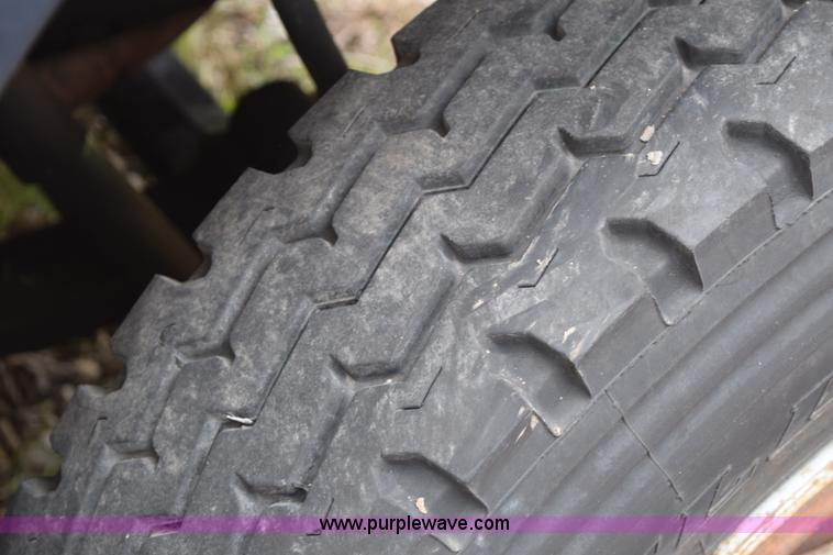 image for item E6306 1982 International 1754 flatbed truck