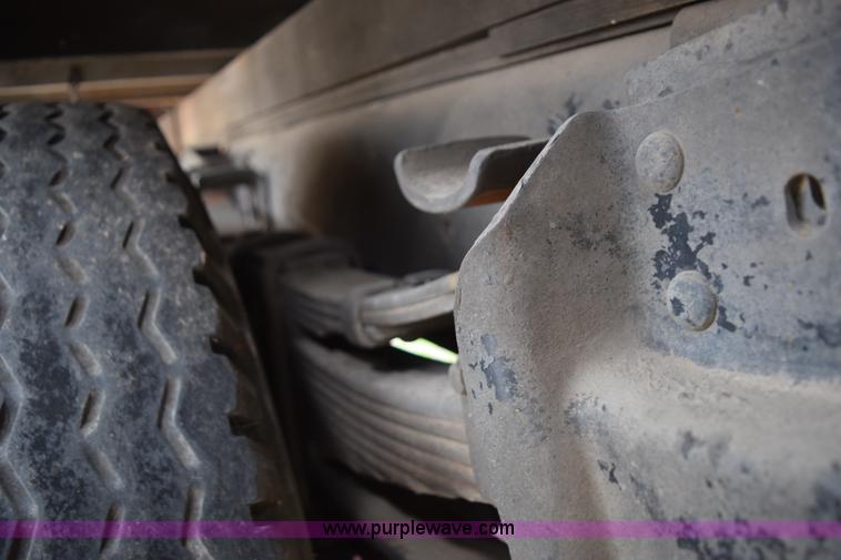 image for item E6306 1982 International 1754 flatbed truck