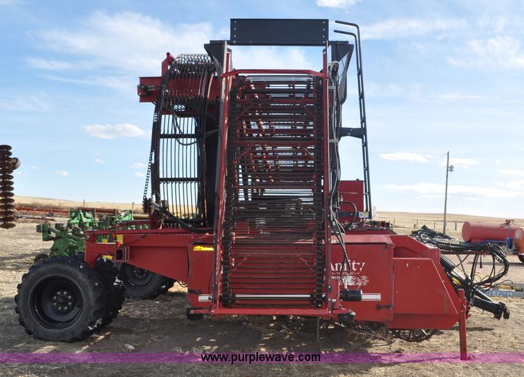 image for item F2336 2007 Amity 996 sugar beet harvester