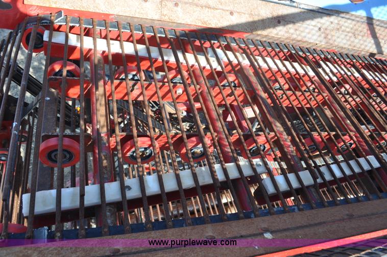 image for item F2336 2007 Amity 996 sugar beet harvester