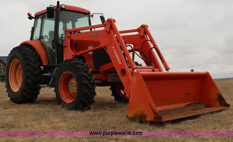 image for item F7564 Kubota M105S MFWD tractor