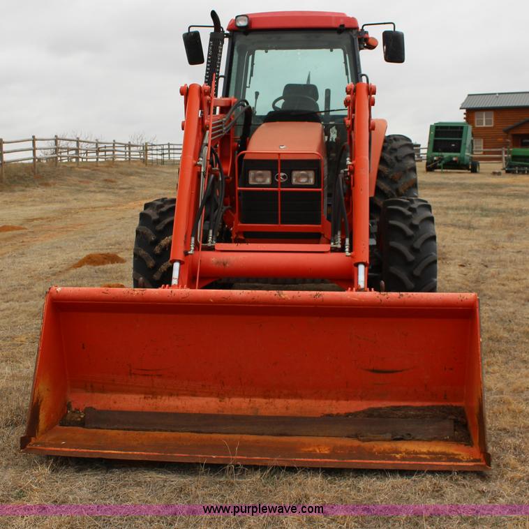 image for item F7564 Kubota M105S MFWD tractor