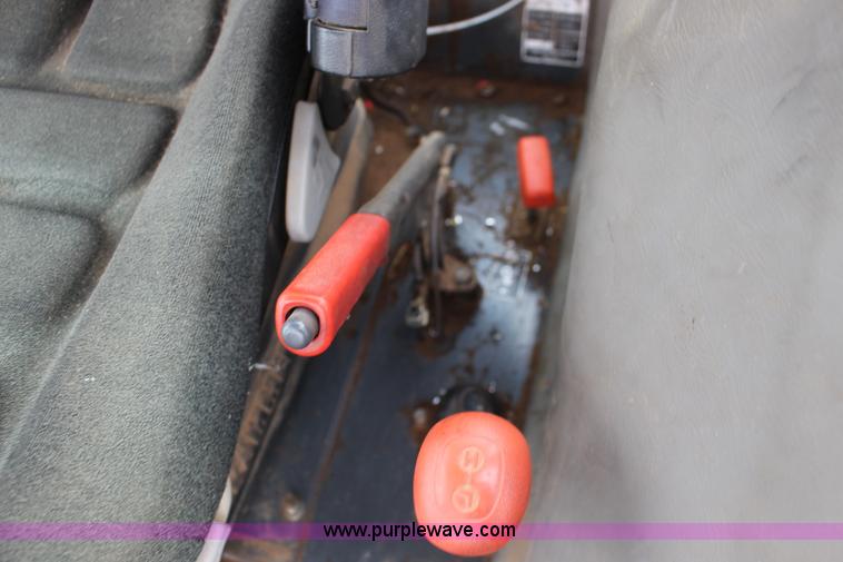 image for item F7564 Kubota M105S MFWD tractor