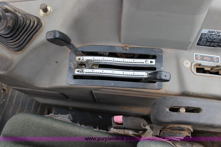 image for item F7564 Kubota M105S MFWD tractor