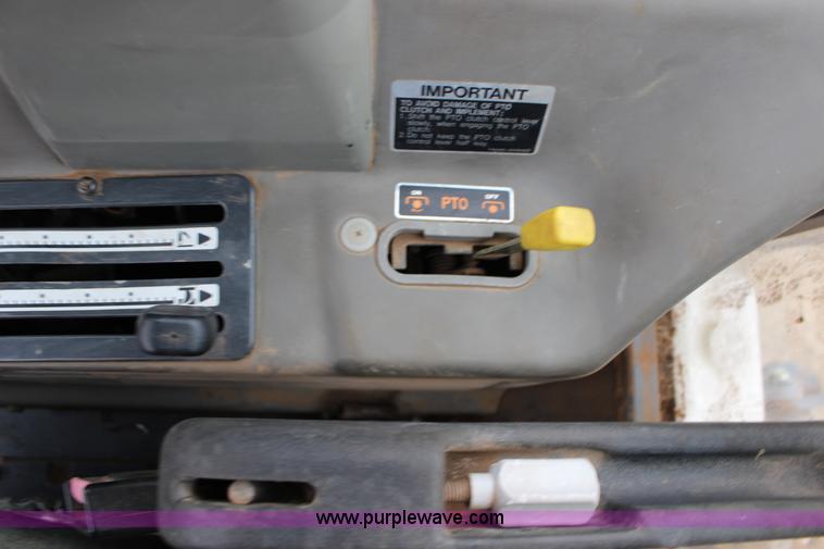 image for item F7564 Kubota M105S MFWD tractor