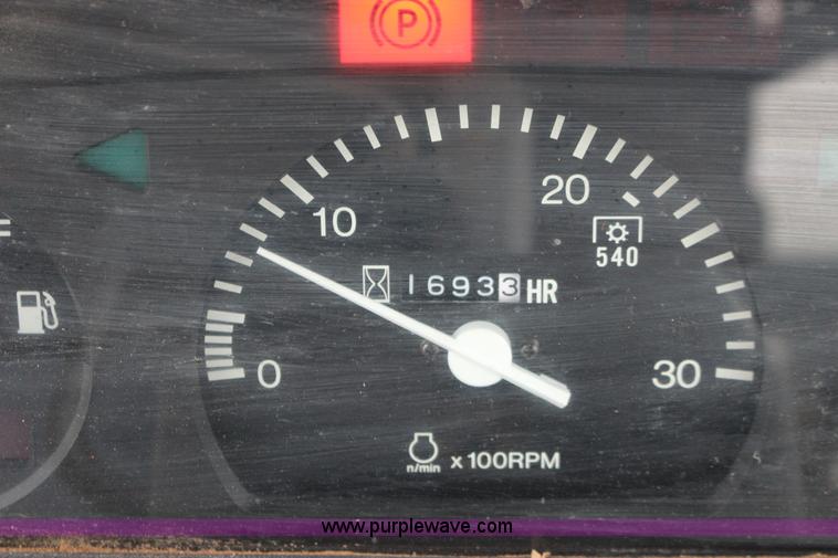 image for item F7564 Kubota M105S MFWD tractor