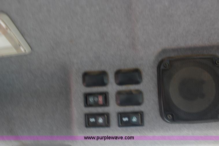 image for item F7564 Kubota M105S MFWD tractor