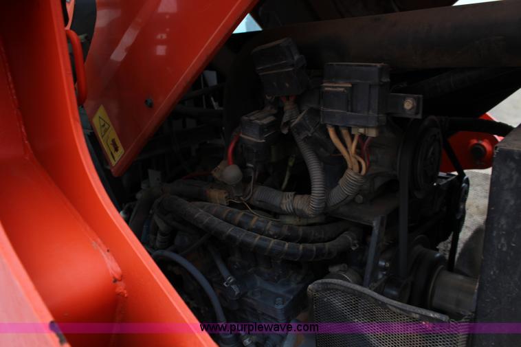 image for item F7564 Kubota M105S MFWD tractor