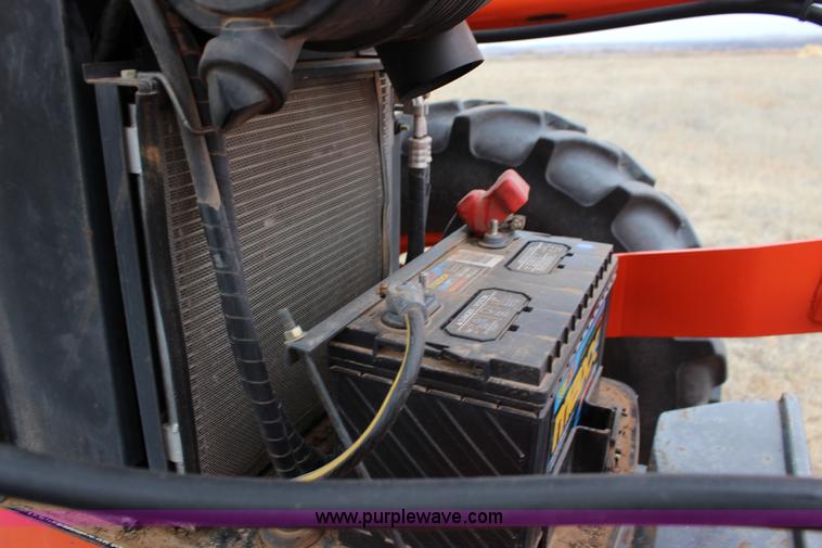 image for item F7564 Kubota M105S MFWD tractor