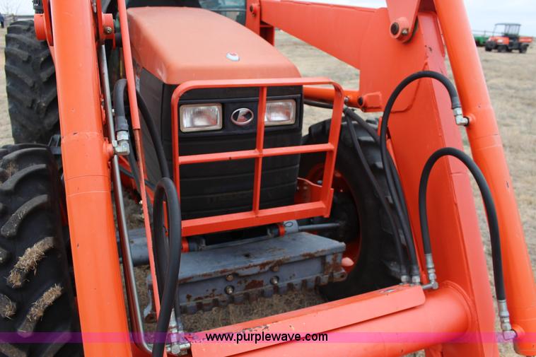 image for item F7564 Kubota M105S MFWD tractor
