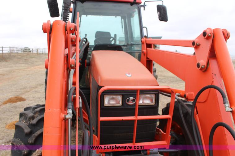 image for item F7564 Kubota M105S MFWD tractor