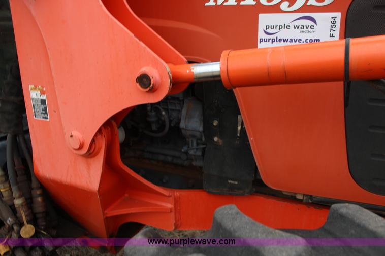 image for item F7564 Kubota M105S MFWD tractor