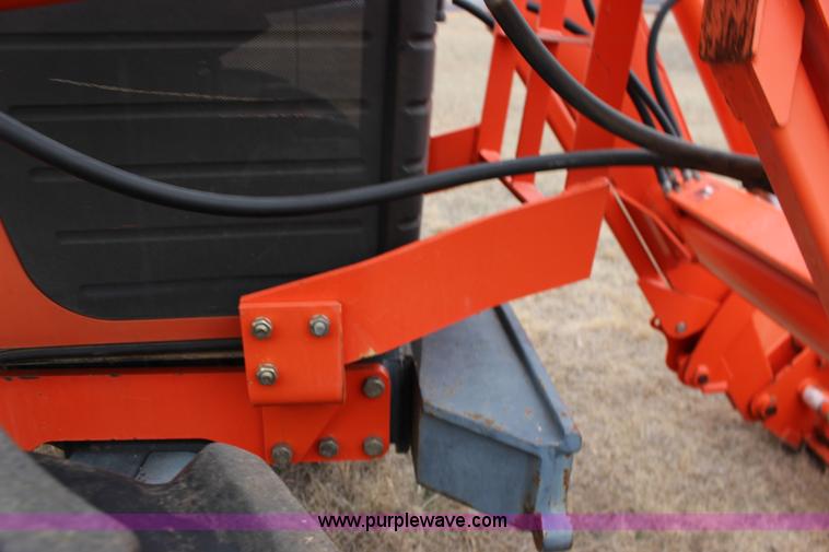 image for item F7564 Kubota M105S MFWD tractor