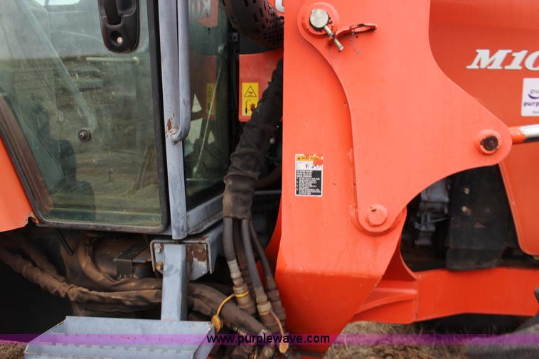 image for item F7564 Kubota M105S MFWD tractor