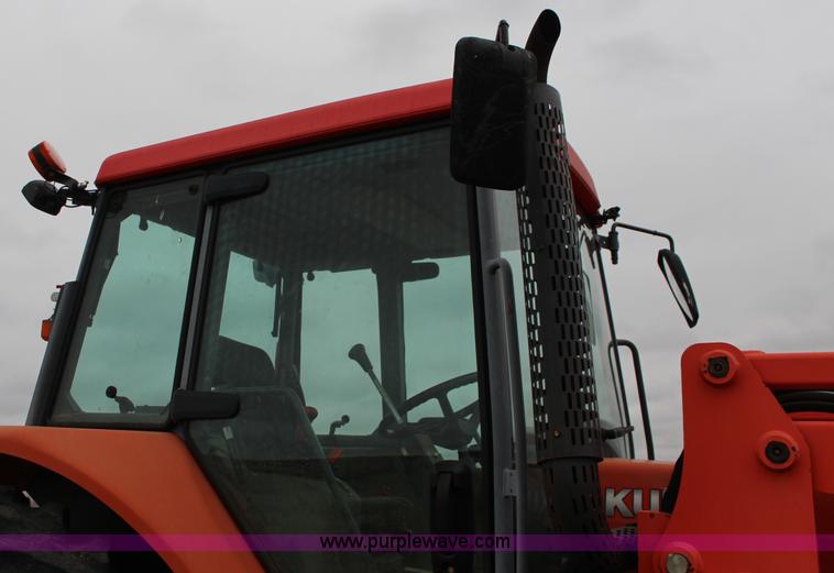 image for item F7564 Kubota M105S MFWD tractor