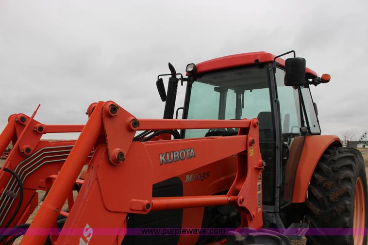 image for item F7564 Kubota M105S MFWD tractor