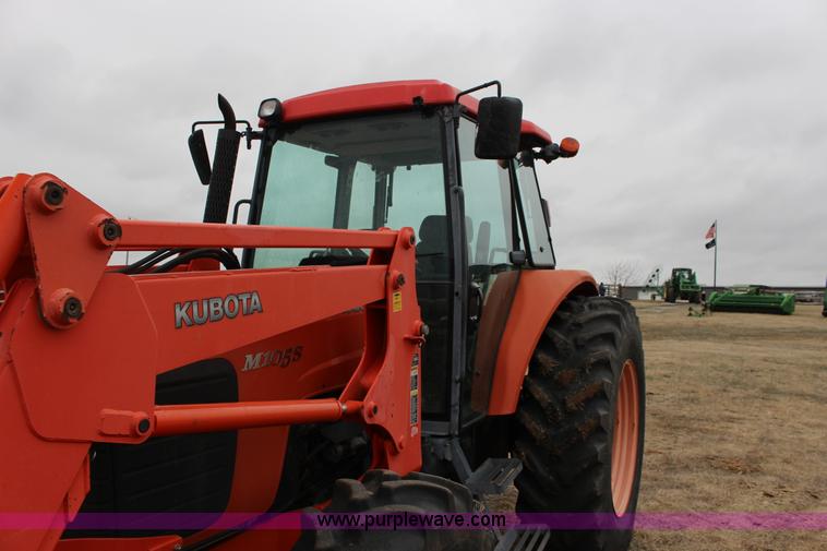 image for item F7564 Kubota M105S MFWD tractor