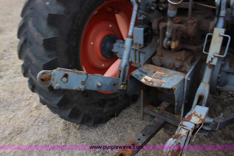 image for item F7564 Kubota M105S MFWD tractor