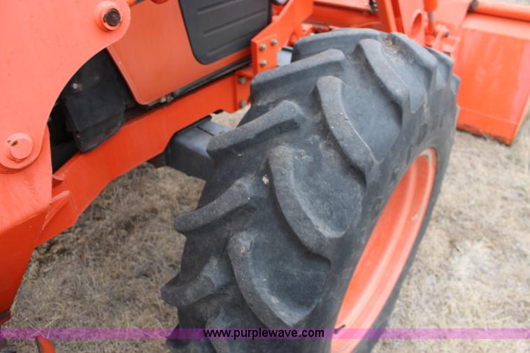 image for item F7564 Kubota M105S MFWD tractor