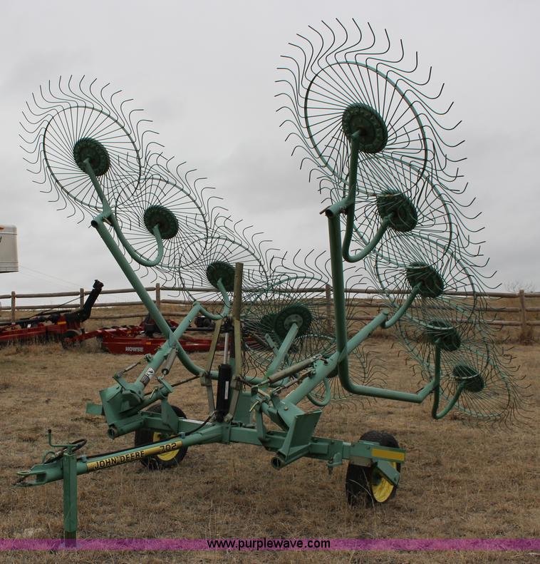 image for item F7567 John Deere 702 10 wheel hay rake
