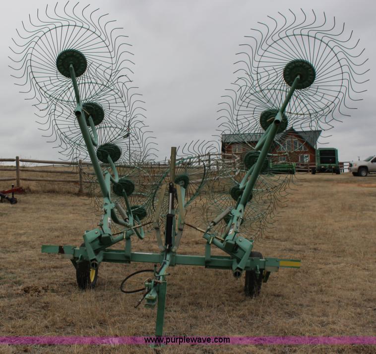 image for item F7567 John Deere 702 10 wheel hay rake