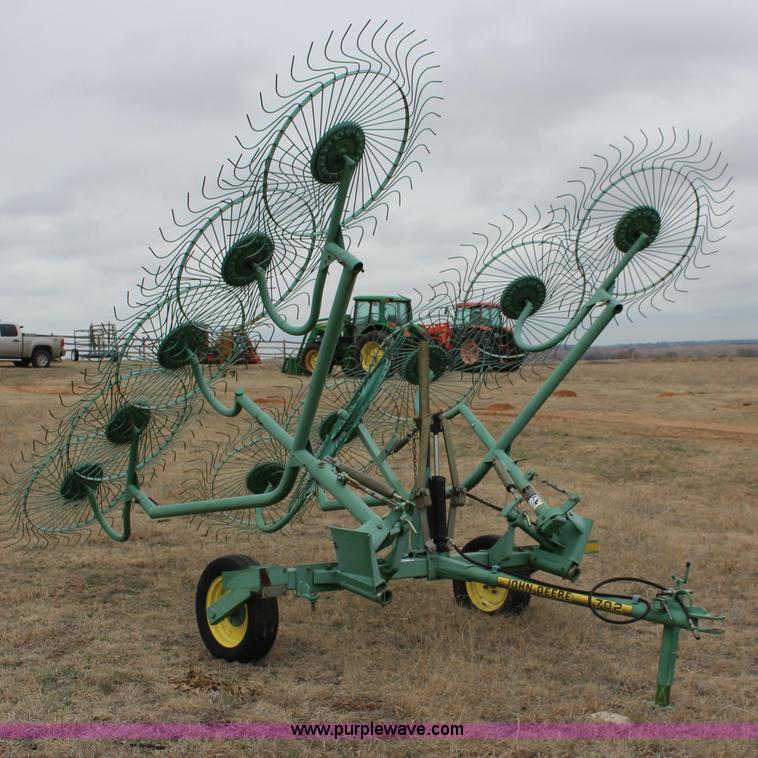 image for item F7567 John Deere 702 10 wheel hay rake