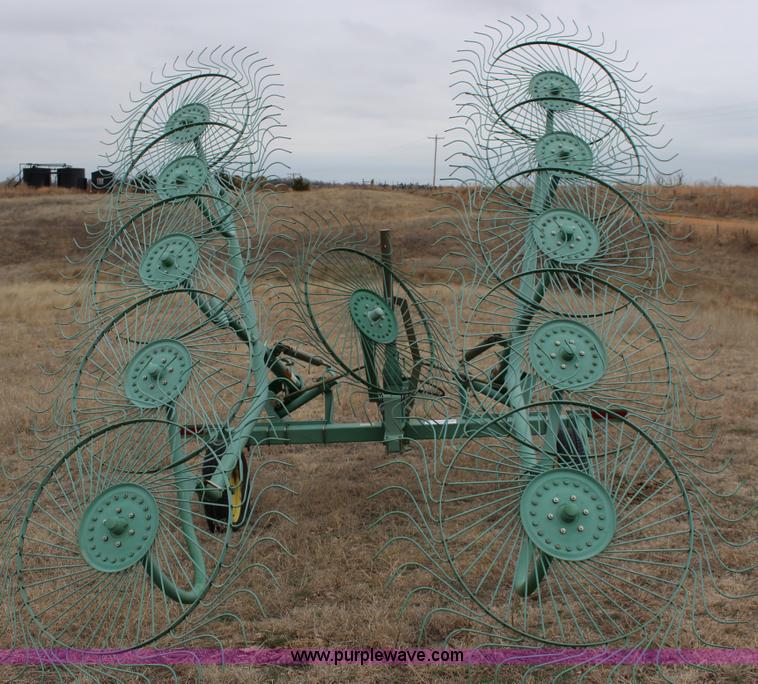 image for item F7567 John Deere 702 10 wheel hay rake