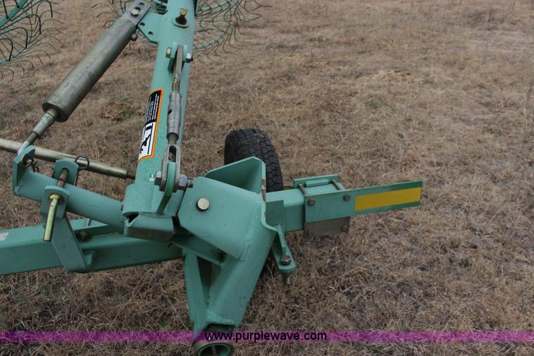 image for item F7567 John Deere 702 10 wheel hay rake