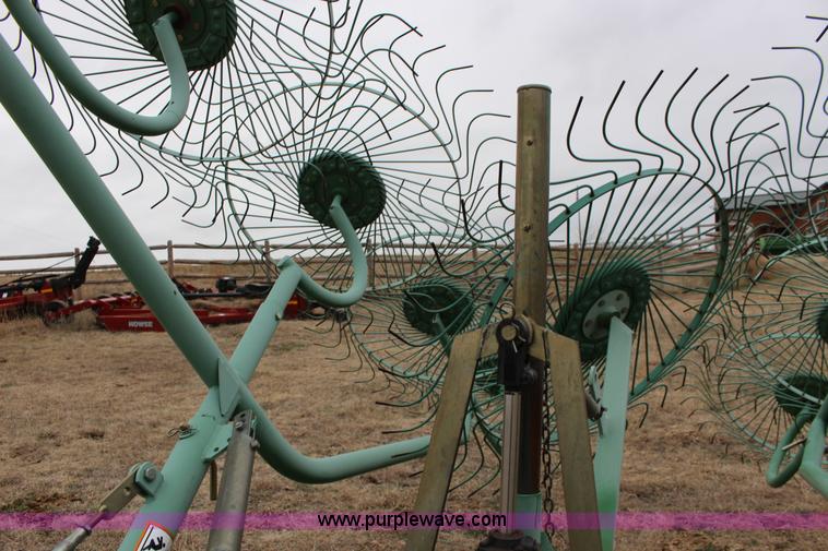 image for item F7567 John Deere 702 10 wheel hay rake