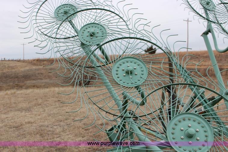 image for item F7567 John Deere 702 10 wheel hay rake