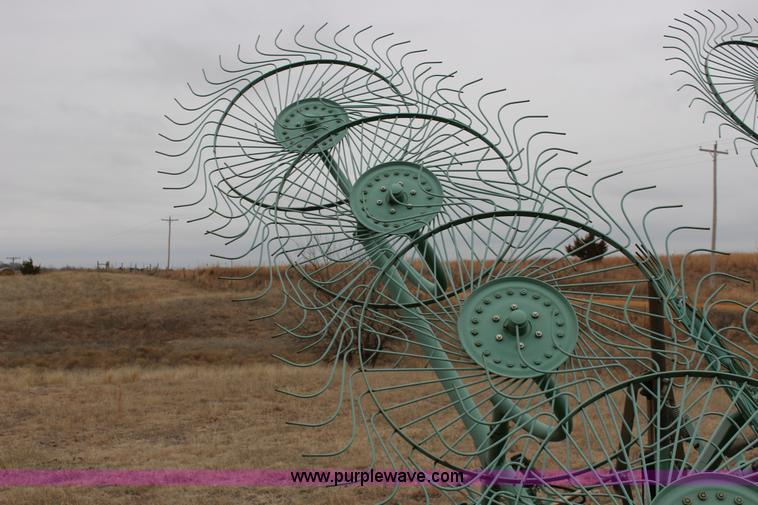 image for item F7567 John Deere 702 10 wheel hay rake