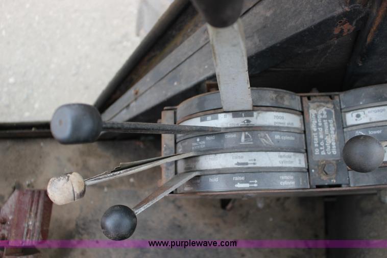 image for item F7577 Allis Chalmers 7000 tractor