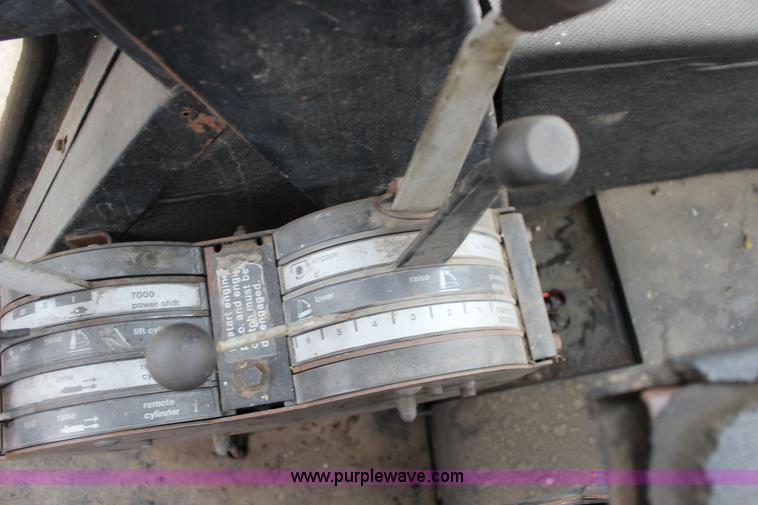 image for item F7577 Allis Chalmers 7000 tractor