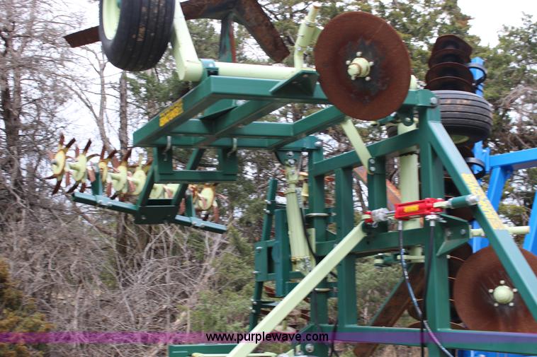 image for item F7587 Sunflower Flex King KM 7X6 sweep plow