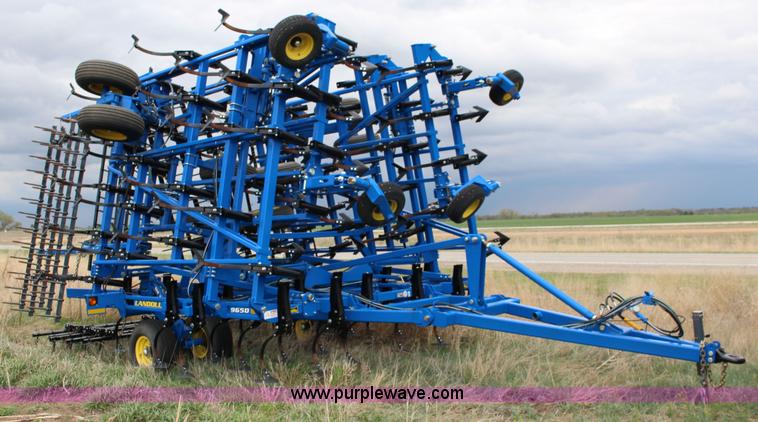 image for item F7589 2012 Landoll 9650 field cultivator
