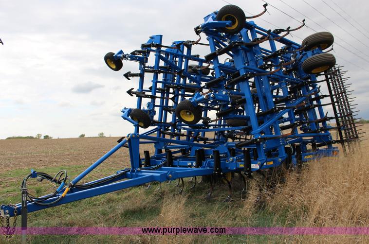 image for item F7589 2012 Landoll 9650 field cultivator