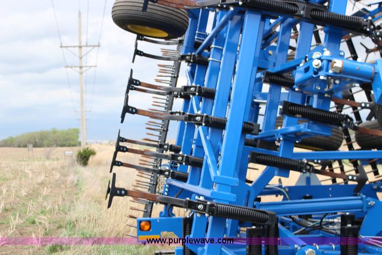 image for item F7589 2012 Landoll 9650 field cultivator