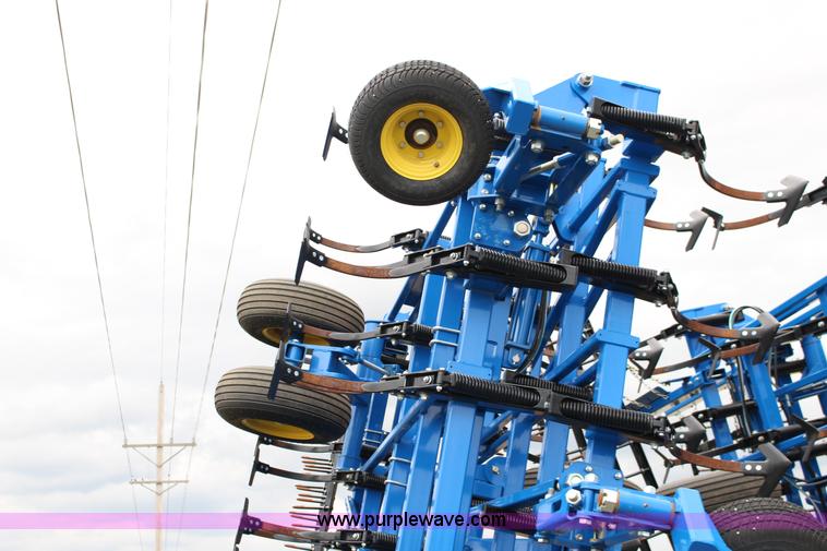 image for item F7589 2012 Landoll 9650 field cultivator