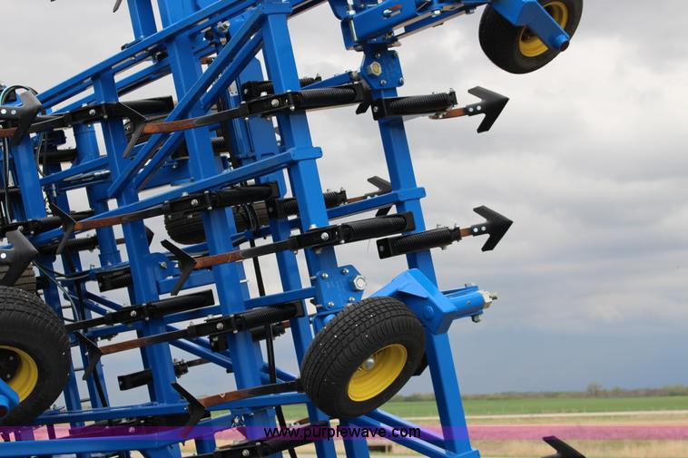 image for item F7589 2012 Landoll 9650 field cultivator