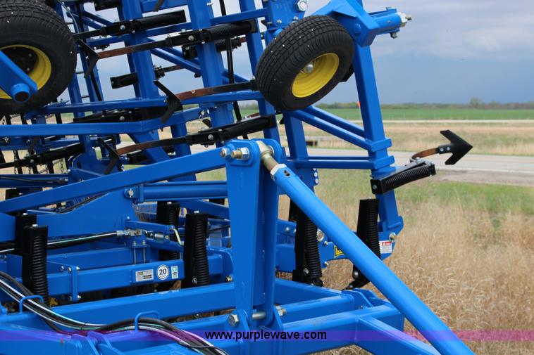 image for item F7589 2012 Landoll 9650 field cultivator