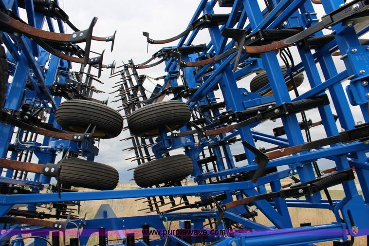 image for item F7589 2012 Landoll 9650 field cultivator