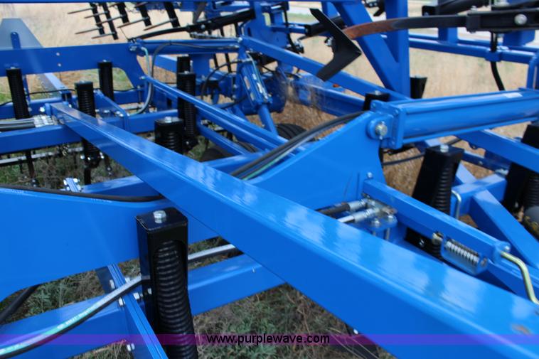 image for item F7589 2012 Landoll 9650 field cultivator