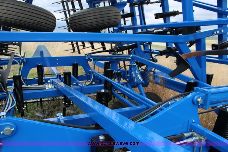 image for item F7589 2012 Landoll 9650 field cultivator