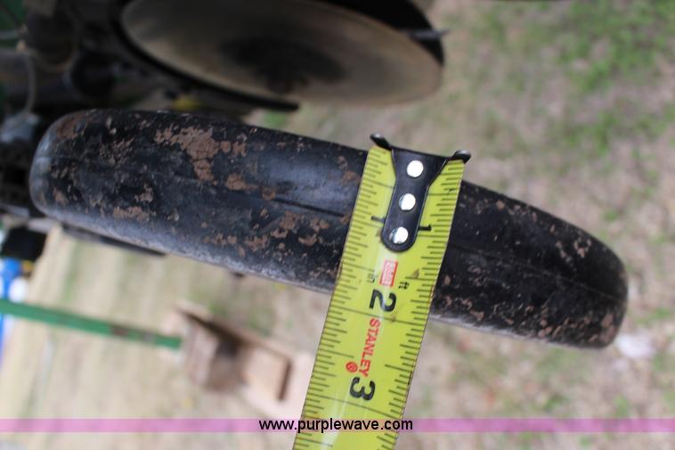 image for item F7590 John Deere 455 grain drill