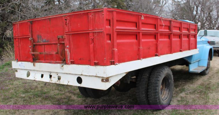 image for item F7595 1962 Chevrolet C60 grain truck