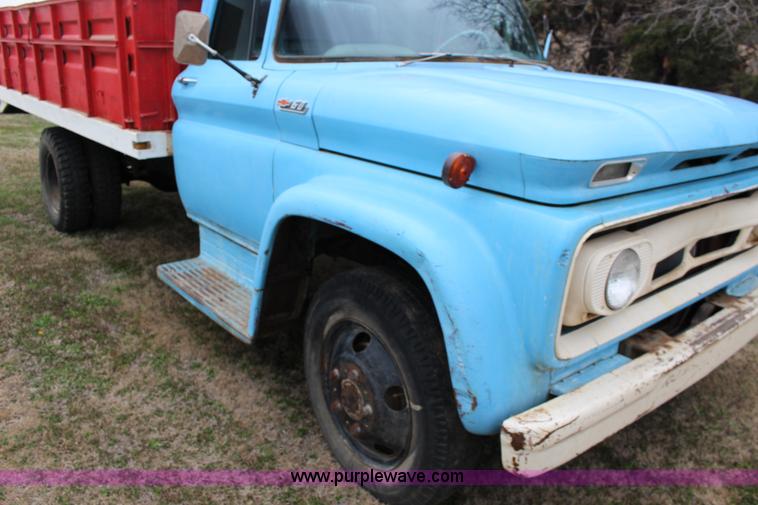 image for item F7595 1962 Chevrolet C60 grain truck