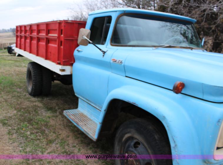 image for item F7595 1962 Chevrolet C60 grain truck