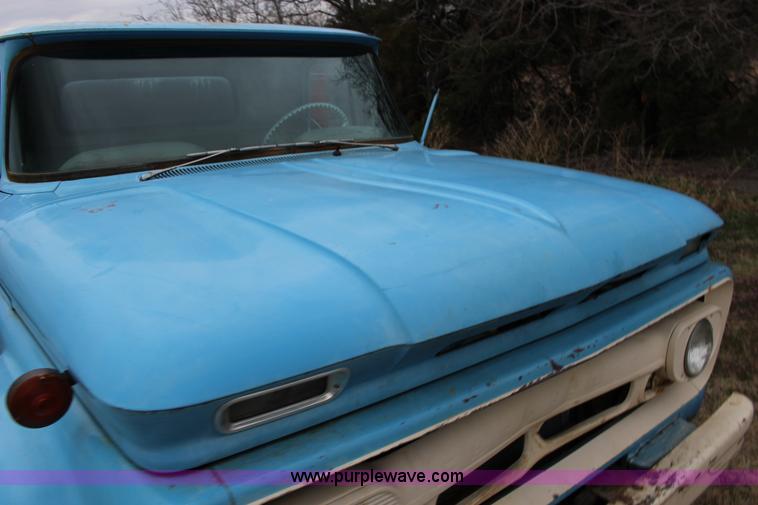 image for item F7595 1962 Chevrolet C60 grain truck