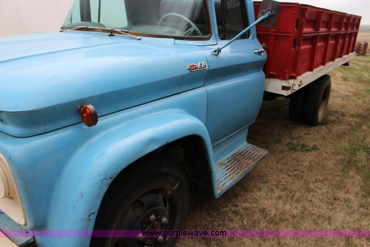 image for item F7595 1962 Chevrolet C60 grain truck