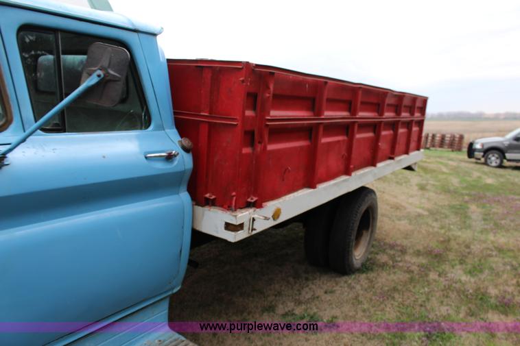 image for item F7595 1962 Chevrolet C60 grain truck